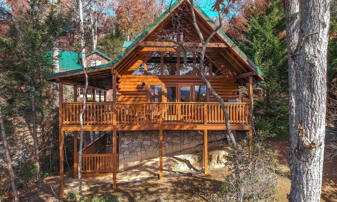 Black Bear Falls Cabina | Cub's Corner