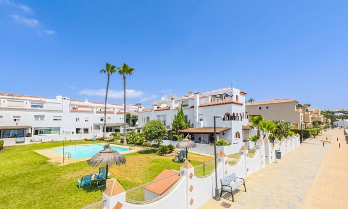 Marina de Casares Chalet De Esquí | Cubo's Beachfront Marina de Casares House / Primera Linea de Playa / aparcamiento / wifi gratis