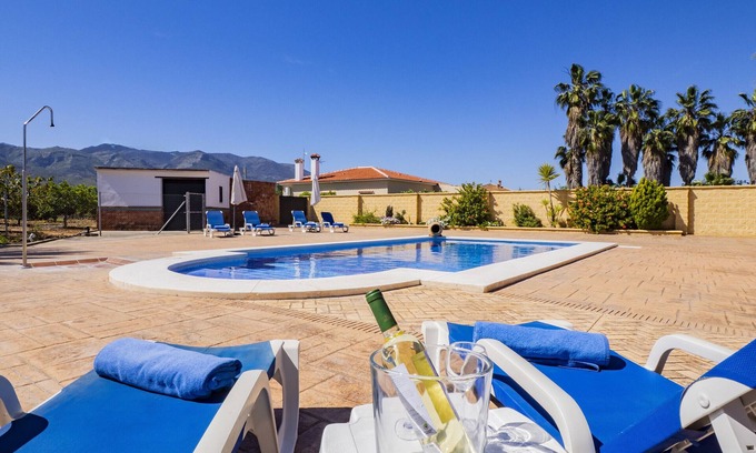 Alhaurín de la Torre Cabaña | Cubo's Finca La Viña Angulo / Piscina privada / wifi / aire acondicionado / parking / jardin privado