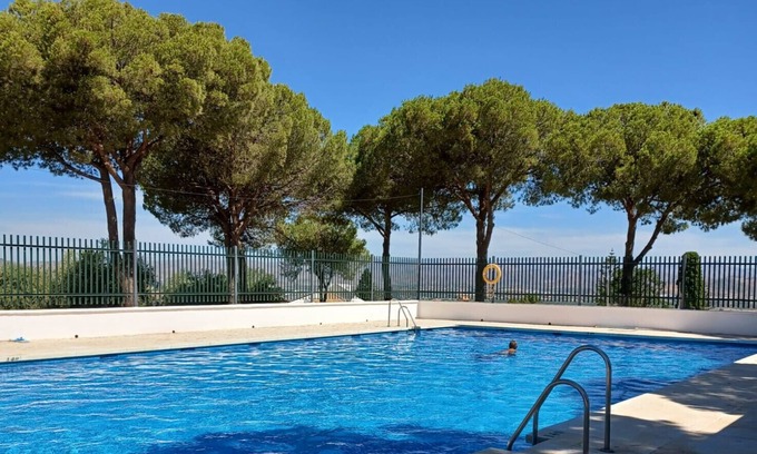 Alhaurín de la Torre Chalet De Esquí | Cubo's Cortijos del Sol Mayoral House / piscina comunitaria / terraza / wifi gratis
