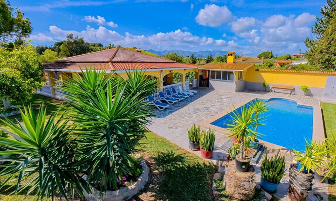 Alhaurín de la Torre Cabaña | Cubo's Finca Megan / piscina privada / wifi gratis / aire acondicionado
