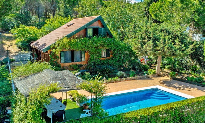 Alhaurín el Grande Cabaña | Cubo's Finca La Biznaga / piscina privada / casa de madera