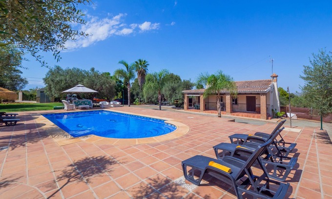 Alhaurín el Grande Cabaña | Cubo's Finca Los Acebuches / piscina privada / wifi gratis / aire acondicionado
