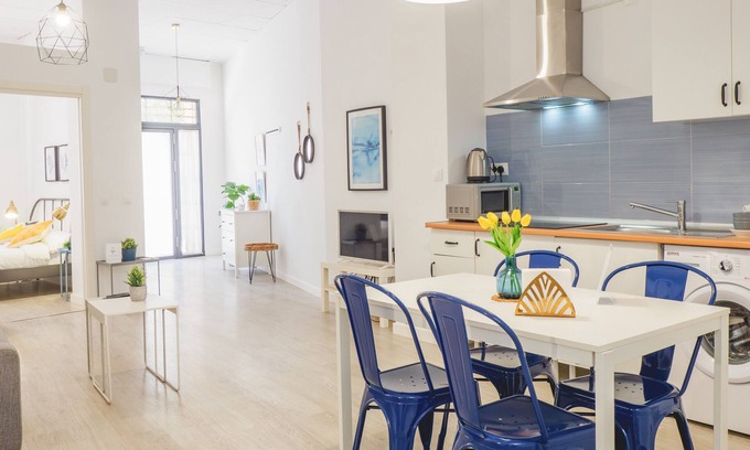 Capuchinos Apartamento | Cubo's Malaga Center El Molinillo / wifi gratis / centro ciudad / Aire acondicionado
