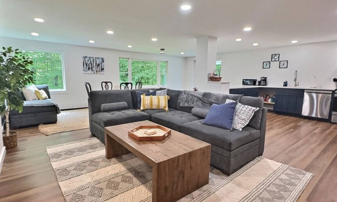 Killington Apartamento | CubsCorner - Pool, Sauna, Gym, Close to Mountain!
