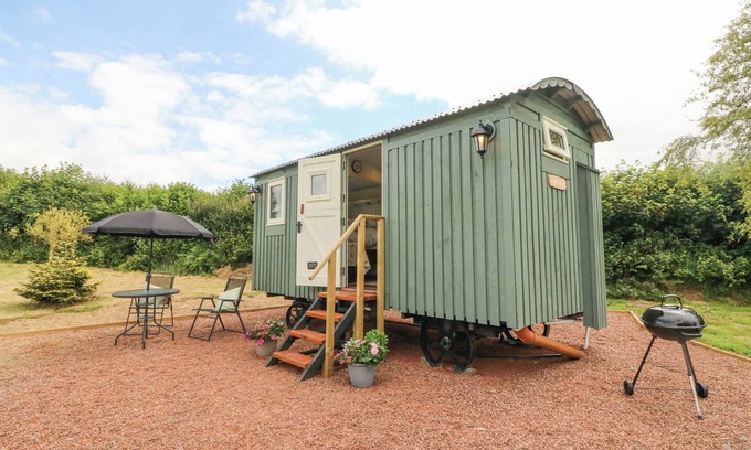 Brayford Cabaña | CUCKOO'S NEST, romantic, character holiday cottage in South Molton