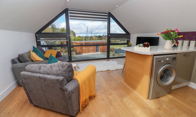 Mabe Cabaña | CUCKOO'S REST, romantic, with a garden in Penryn