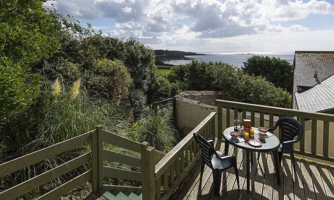 Marazion Cabaña | Vista Cudden - Carácter y espaciosa casa de campo. Jardín privado. Vista panorámica al mar
