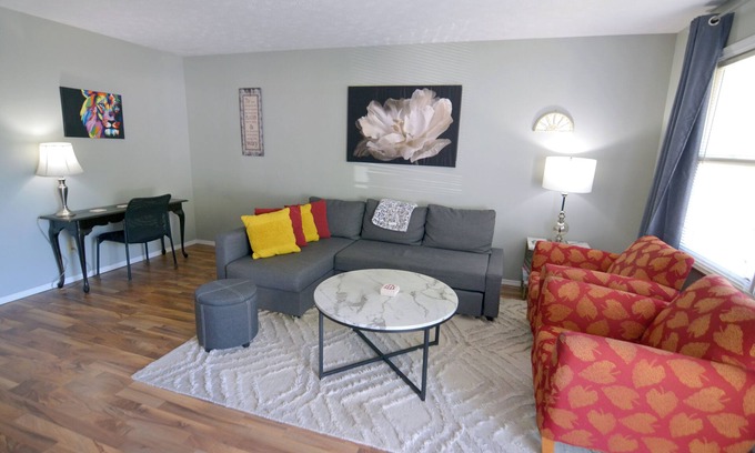 Bloomington Casa | Cul-de-Sac Condo