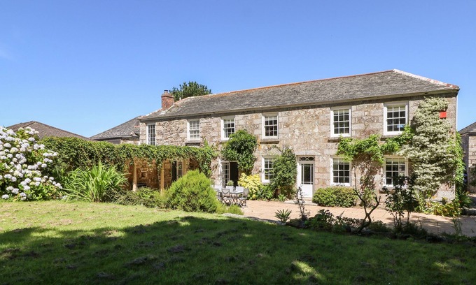 Helston Cabaña | CULDROSE MANOR, pet friendly, luxury holiday cottage in Helston