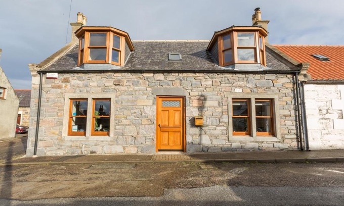 Cullen Casa | Cullen 117 Seatown With Sea Views