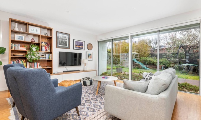 Wright Casa | Cullen Stay Calm Connected Convenient