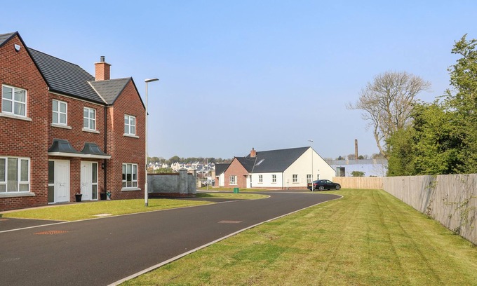 Culmore Cabaña | CULMORE POINT, family friendly, with a garden in Culmore, Londonderry