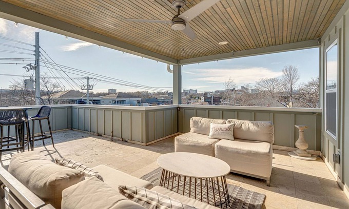 Edgehill Cabaña | Cultured Coach - Mins to Broadway - Private Rooftop