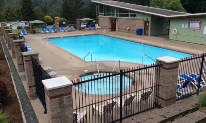 Lindell Beach Casa | CULTUS LAKE TIME