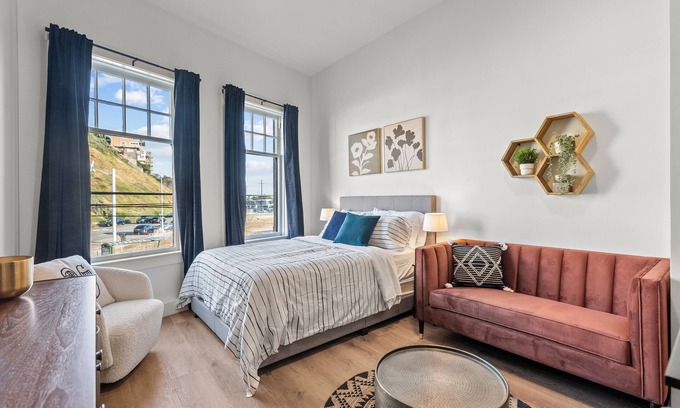 Playa Del Rey Casa | Culver Lofts B by AvantStay | Steps to the Beach & Restaurants! | Modern Studio