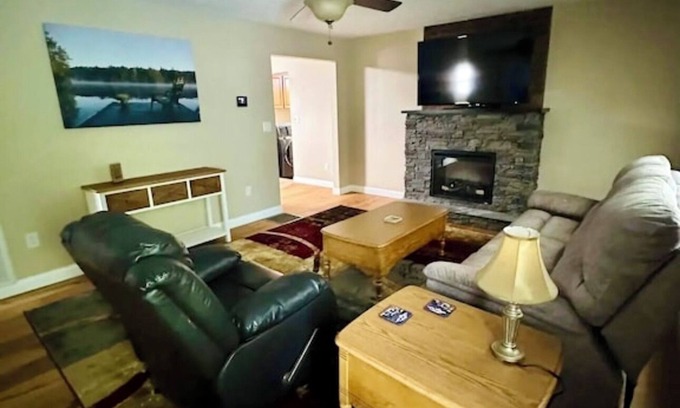 Somerset Casa | Cumberland Getaway—Hot-tub & Billiards
