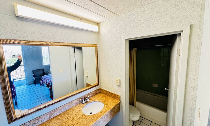 Talbot's Corner Hotel | Cumberland Inn near downtown