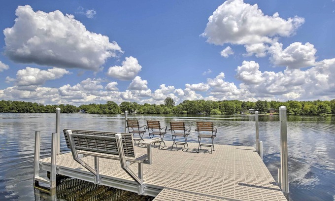 Cumberland Casa | 'Cumberland Retreat' w/ Lakefront Yard & Dock