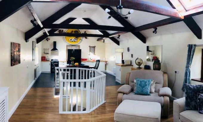 Wing Casa | Cumbrian Stone Barn With Hot Tub