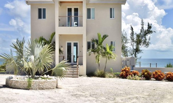 Governor's Harbour Casa | Cupid's Way by Eleuthera Vacation Rentals