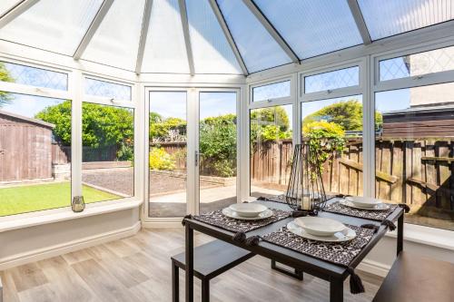 Thornton-Cleveleys Casa | Curlew - 3 Bedrooms Wi-Fi, Parking, Contractors