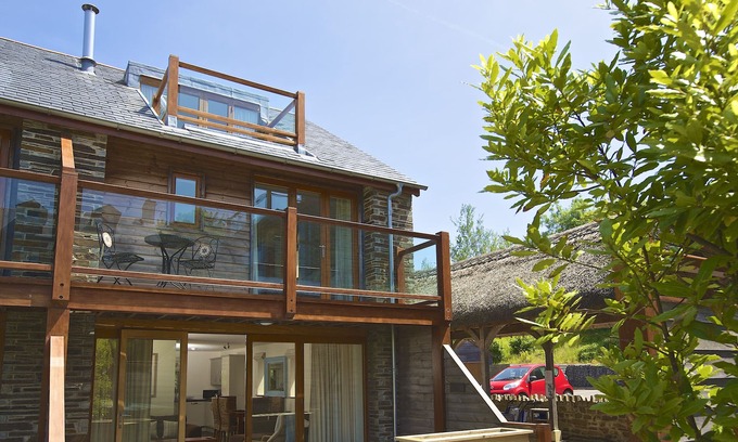 Bugford Cabaña | CURLEW, pet friendly, with pool in Dartmouth