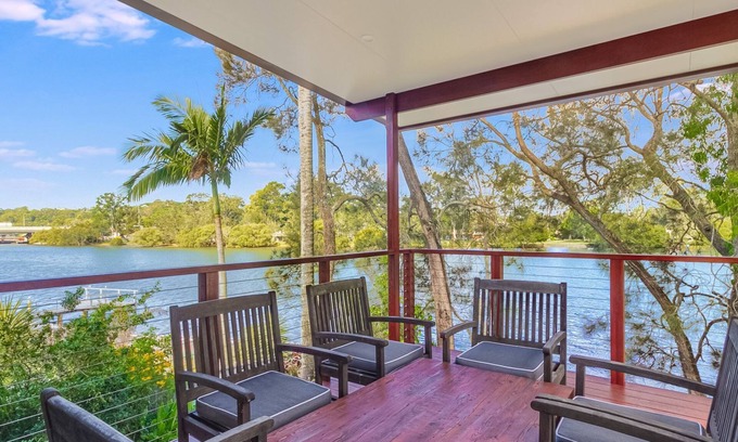 Currumbin Waters Casa | Currumbin Breeze - Classic Family Beach House on Currumbin Creek - Pet Friendly!