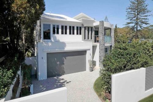 Currumbin Casa | Currumbin Sanctuary Beach Abode