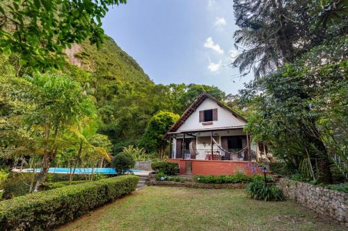 Teresopolis Apartamento | CurtaTere piscina lareira pet friendly jardim
