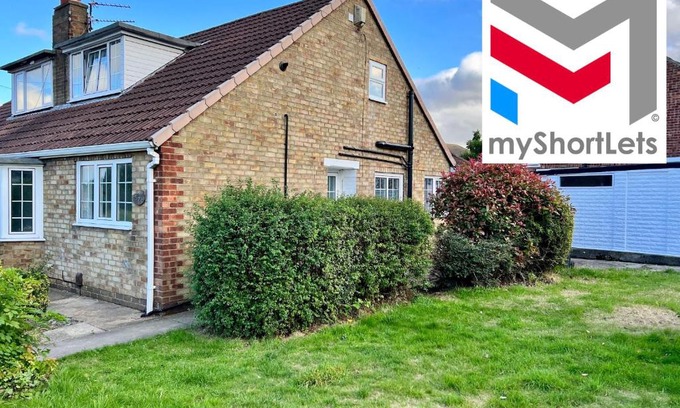 Cleethorpes Casa | Curzon House Two - Great for Contractors or Family Holidays