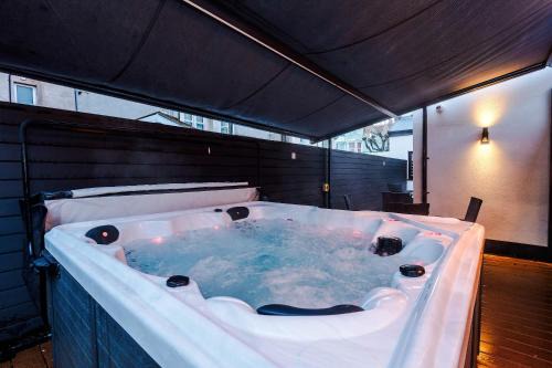 Llandudno Villa | Curzon Villa - Sleeping 18 by Assured Stays