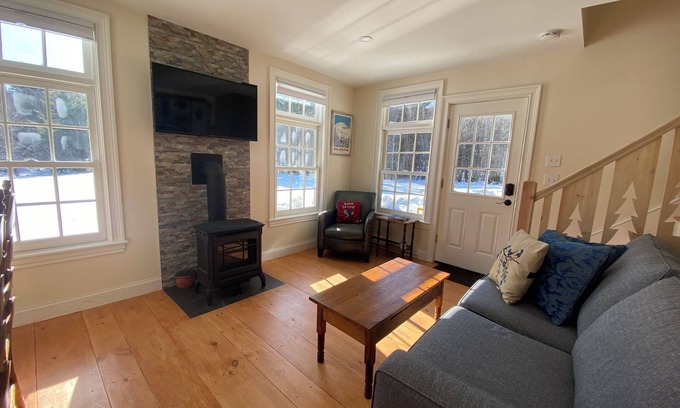 Ludlow Cabina | Custom built 2-bedroom cabin on 3 acres, Two miles to Ludlow town center.