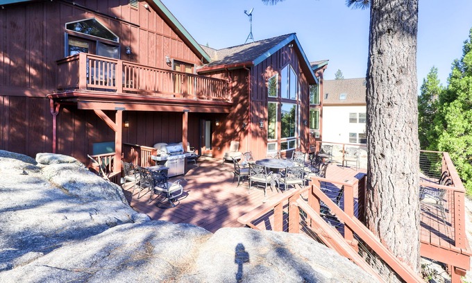 Granite Ridge Casa | Casa familiar de montaña personalizada con sala de juegos, bañera de hidromasaje y vistas panorámicas