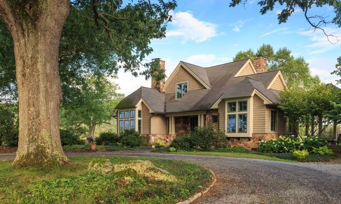 Millboro Springs Casa | Casa a medida en una granja de 165 acres con acceso privado al río Cowpasture