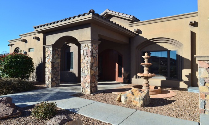 Las Cruces Casa | Custom Cruces Tuscan Home - Minutos de compras, campo de golf, montañas y más