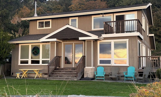 Maxwelton Casa | Custom Family Beach House - Pet & Child Friendly