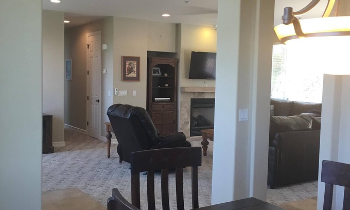 El Cajon Casa | ¡Hogar personalizado en vecindario tranquilo en el tranquilo condado de San Diego!