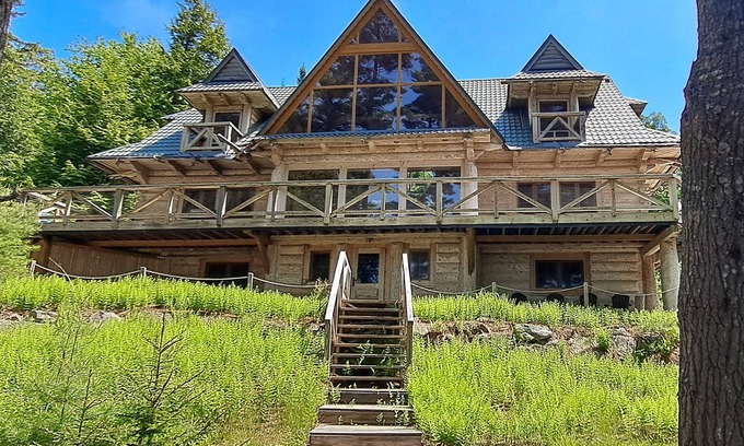 Beaver Cove Cabina | Lodge personalizado frente al lago con jacuzzi privado, sala de juegos y mucho espacio.