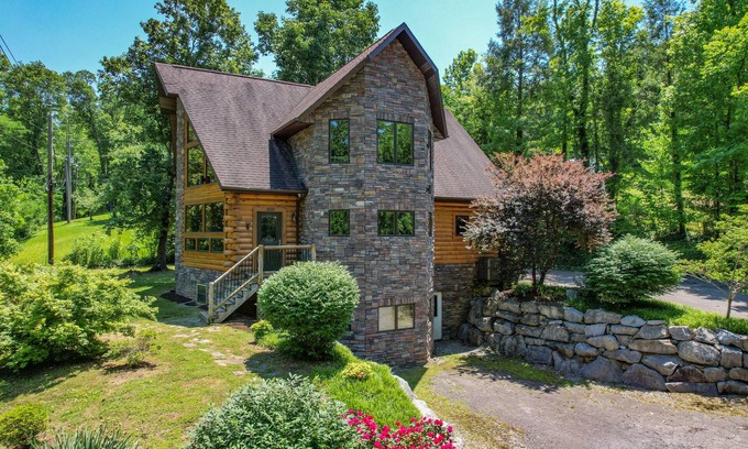 Townsend Cabina | Custom Log Cabin Close to Cades Cove in GSMNP!