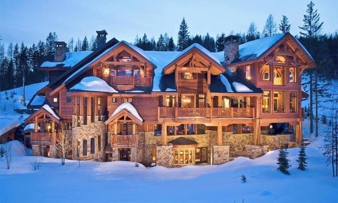 Whitefish Casa | Custom luxury ski-in ski-out Lodge with hot tub, sauna, theater room and more!