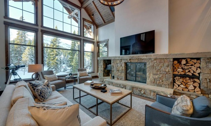Big Sky Casa | Custom Ski-InandOut Chalet with Hot Tub and Wet Bars!