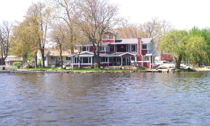 Koontz Lake Casa | Custom ~ Unique, Lakefront - Panoramic, HotTub-Swim-Dock su barco, Family Friendly