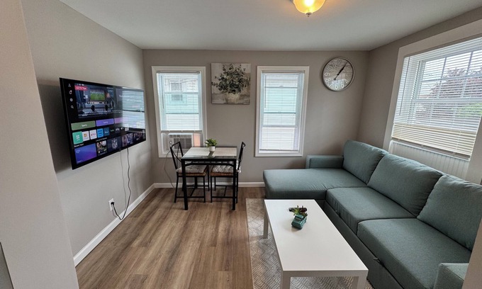 West Haven Apartamento | cute 1 bdr cozy apartment queens size bed