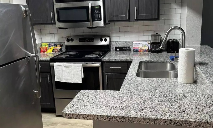 Lexington Apartamento | Cute 1 bedroom, 1 bathroom unit with a pool