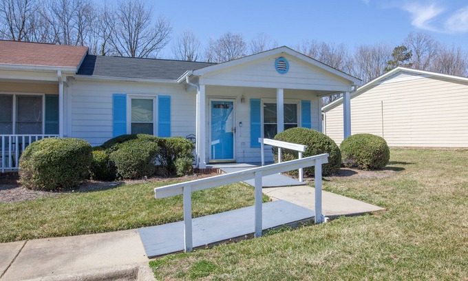 High Point Casa | Cute 1 Level townhome close to HPU / Furniture mkt