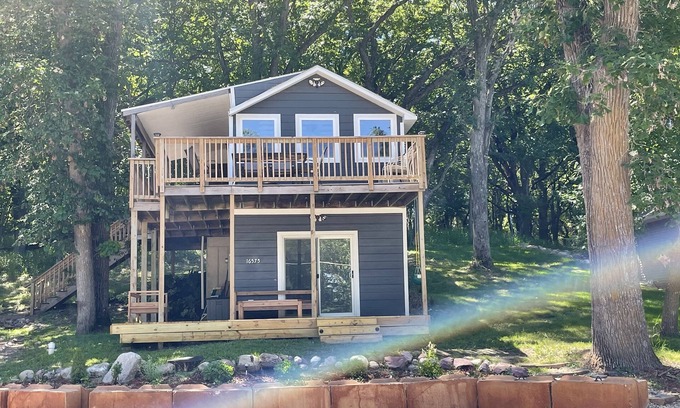 Spirit Lake Cabaña | Cute 2/2 Cottage for rent across from the lake