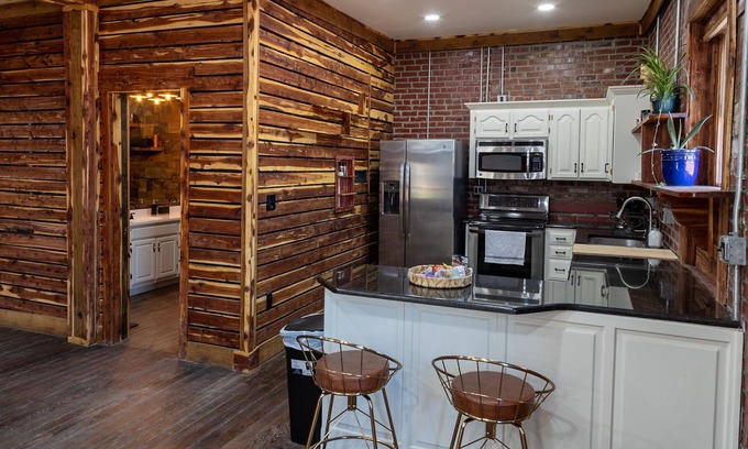 Holden Apartamento | Cute 2 bdrm apartment above Coffee shop