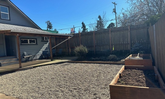 McLoughlin Cabaña | Cute 2 bed Bungalow in the heart of Oregon City