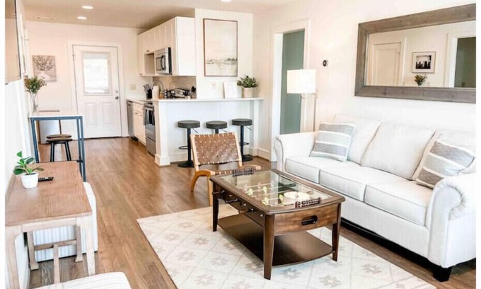 Homewood Condominio | Cute 2 BR Condo Downtown Homewood